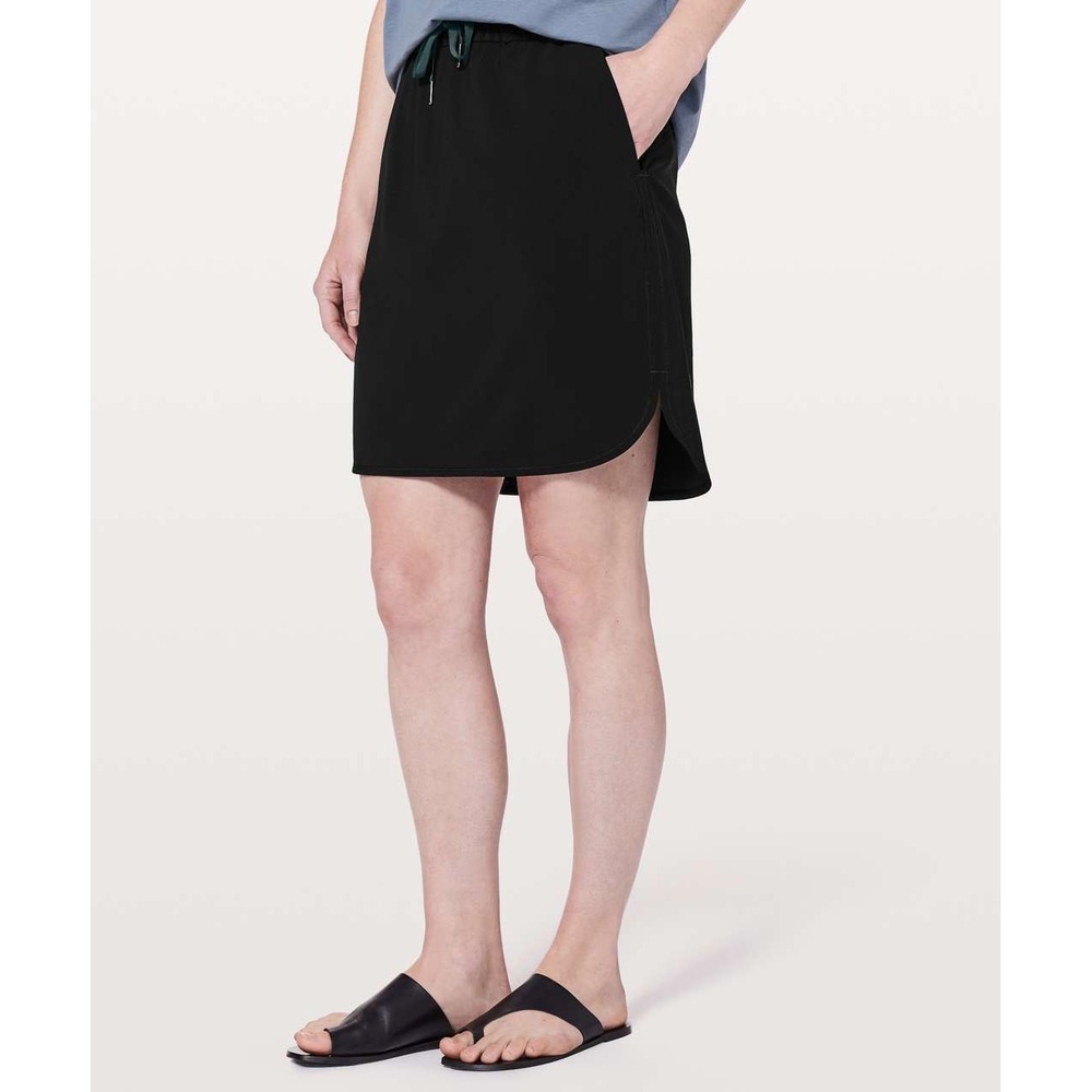 Lululemon Black On The Fly Skirt Size 4 *EUC*